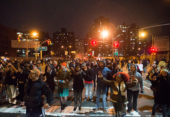 Protesters Block the Lincoln Tunnel in Continuing Police Violenc