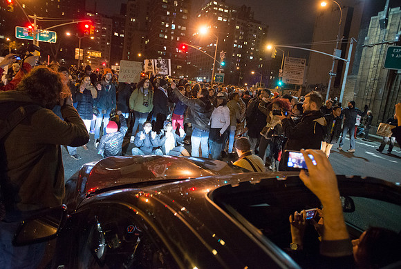 Protesters Block the Lincoln Tunnel in Continuing Police Violenc