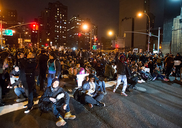 Protesters Block the Lincoln Tunnel in Continuing Police Violenc